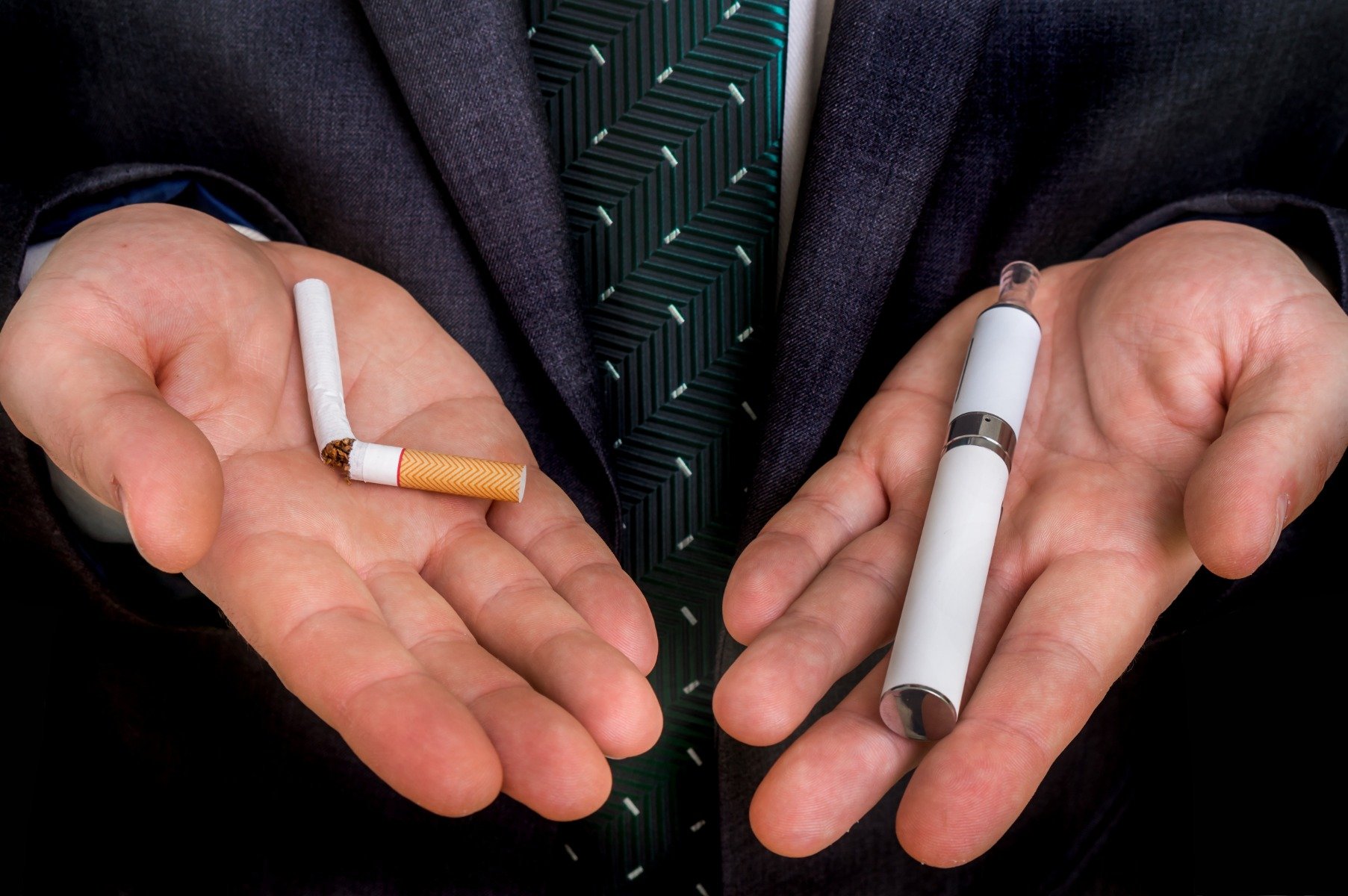 Что можно вместо сигарет. Что такое стики для курения. Сигареты и электронные сигареты. Курение электронных сигарет. Табак электронные сигареты.